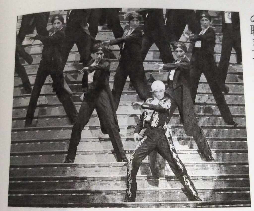A stage photo of the Golden Desert finale.